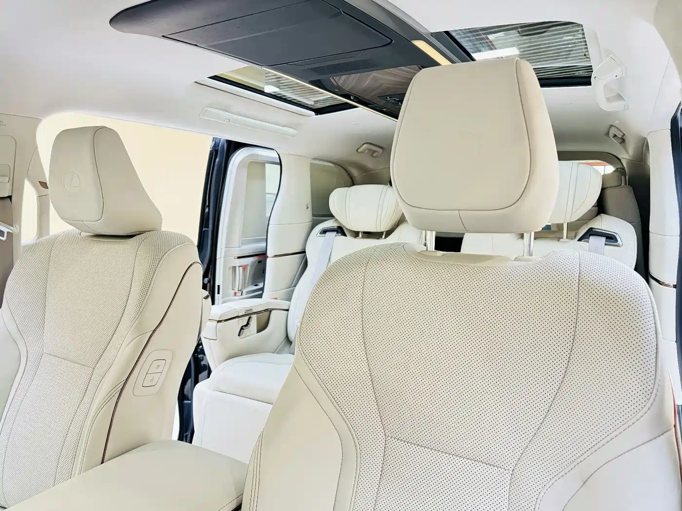 Lexus LM 2025 Model 500h Six-Seater Prestige Edition фото 9