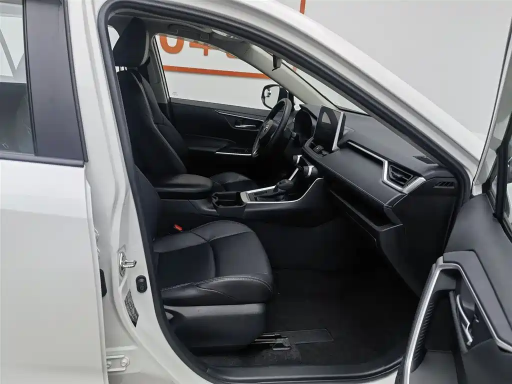 Toyota Wildlander 2020 2.0L CVT 2WD Luxury Edition фото 23
