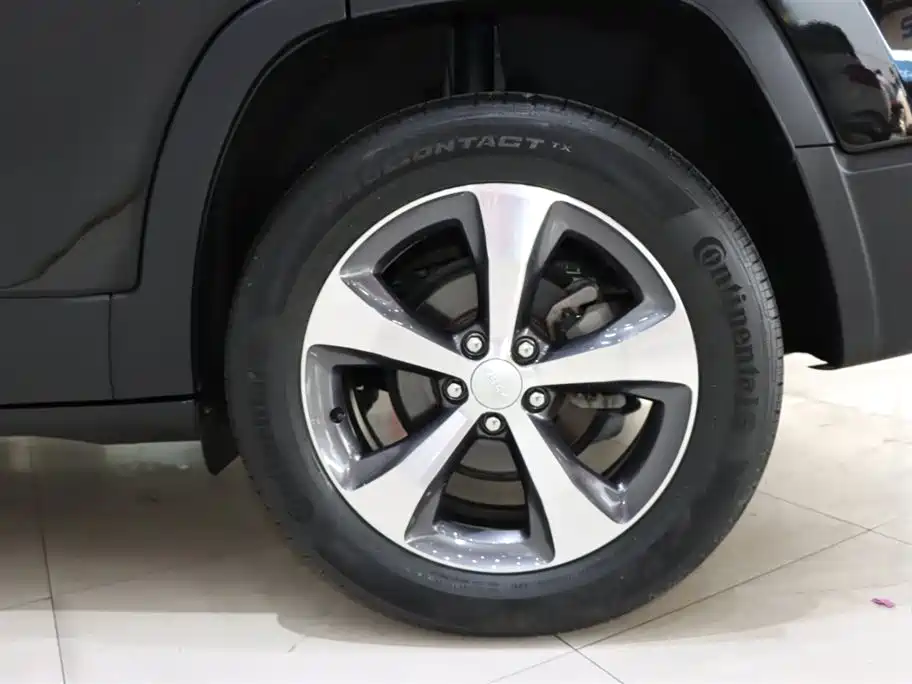 Photo 20 - Jeep Cherokee