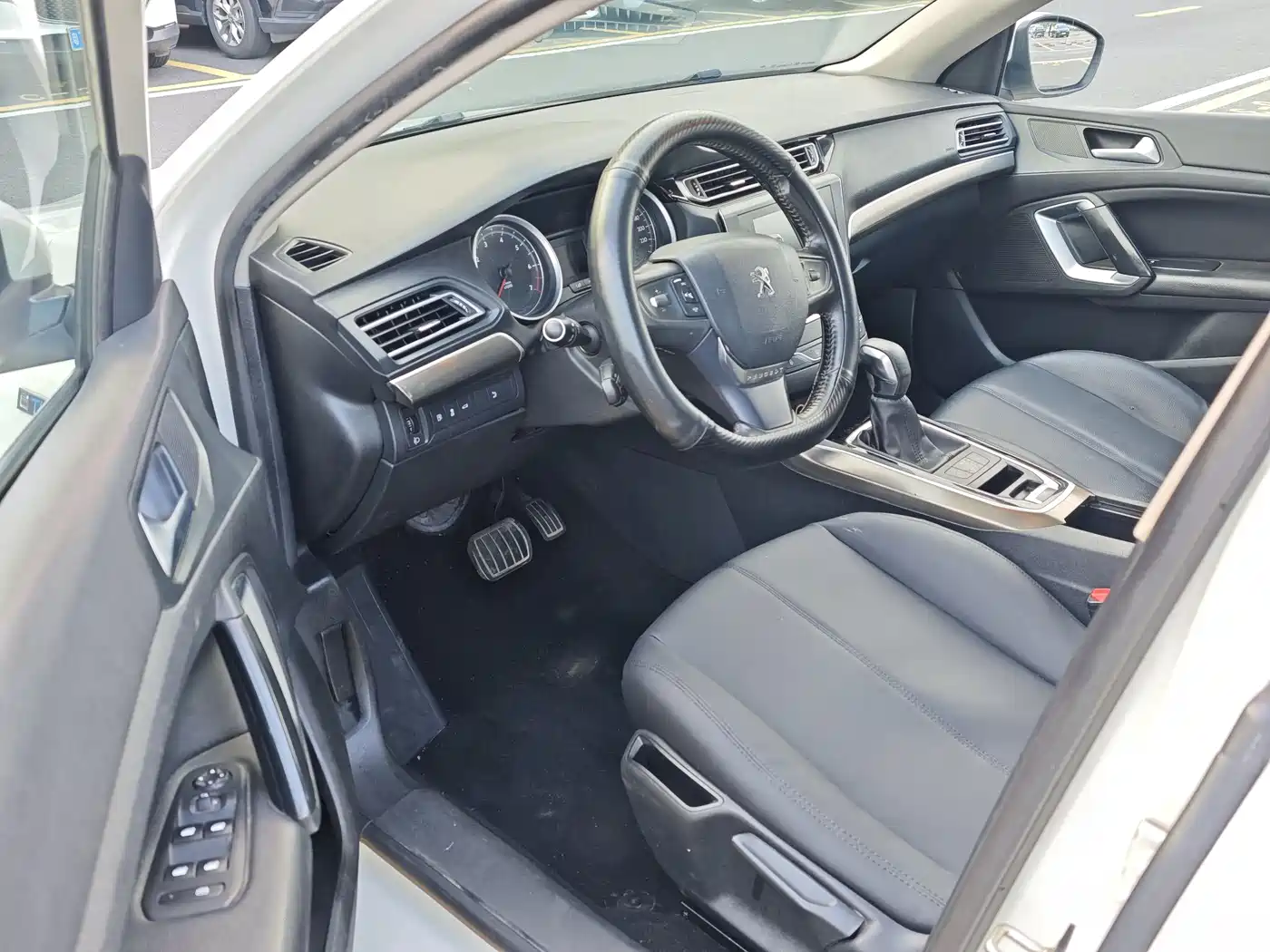 Peugeot 408 2016 1.6T Automatic Luxury Edition фото 9