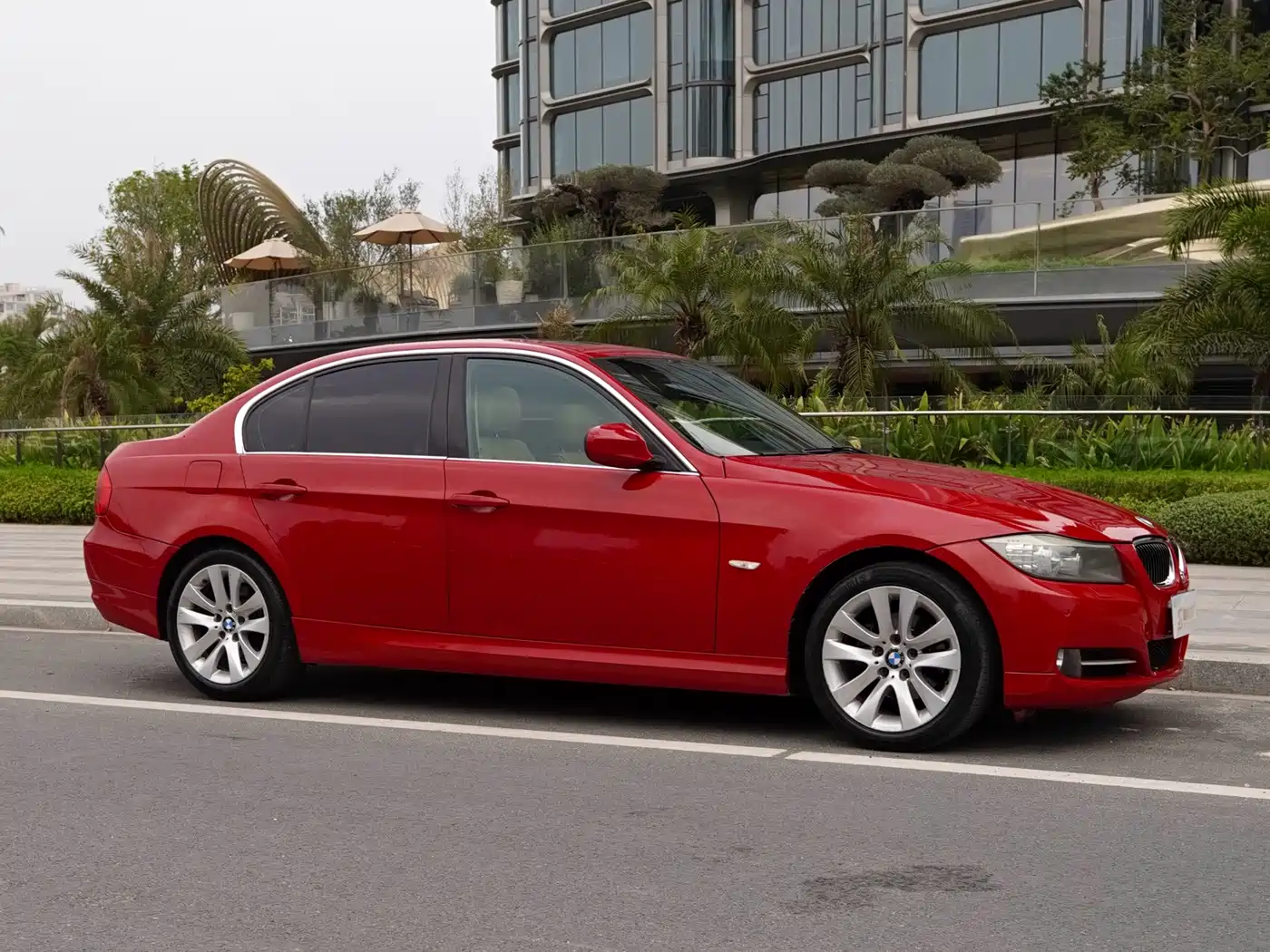 BMW 3 Series 2012 320i Luxury фото 3
