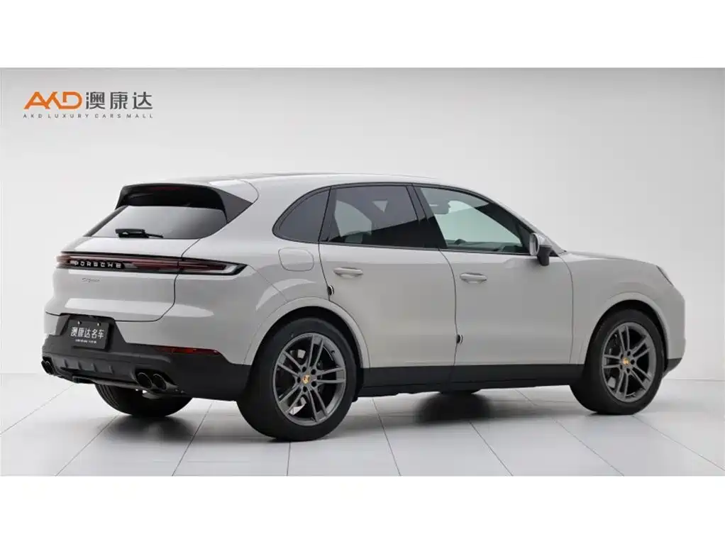 Photo 3 - Porsche Cayenne