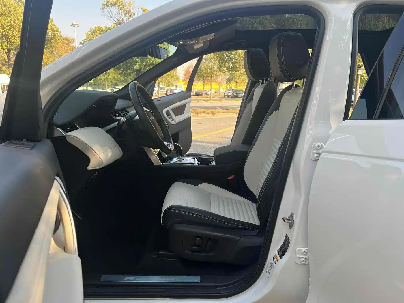 Land Rover Discovery Sport 2022 Model 249PS R-Dynamic S Performance Edition 5-Seater фото 4
