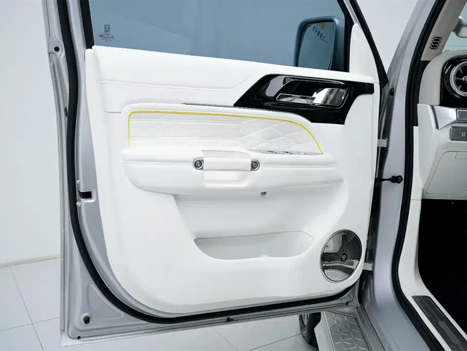 TANK CO CREATION TANK 300