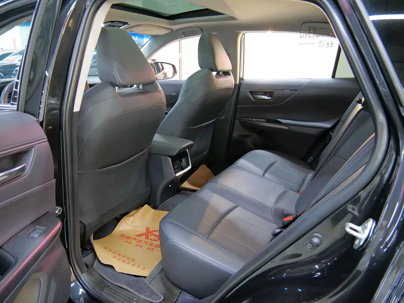 Toyota Lingfang HARRIER 2023 2.0L CVT 2WD Luxury Edition фото 13
