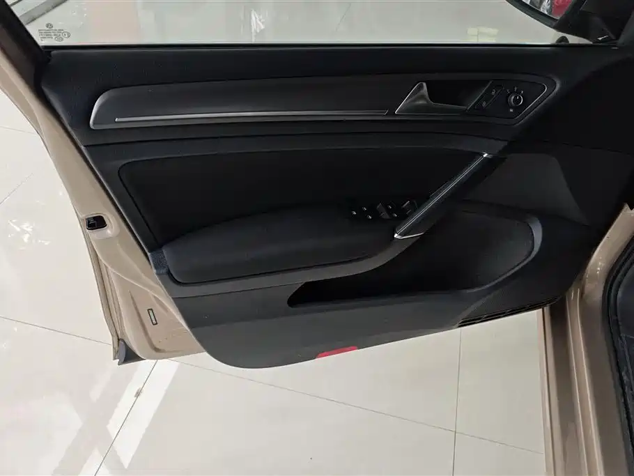 Volkswagen Golf 2016 1.6L Automatic Comfort фото 7