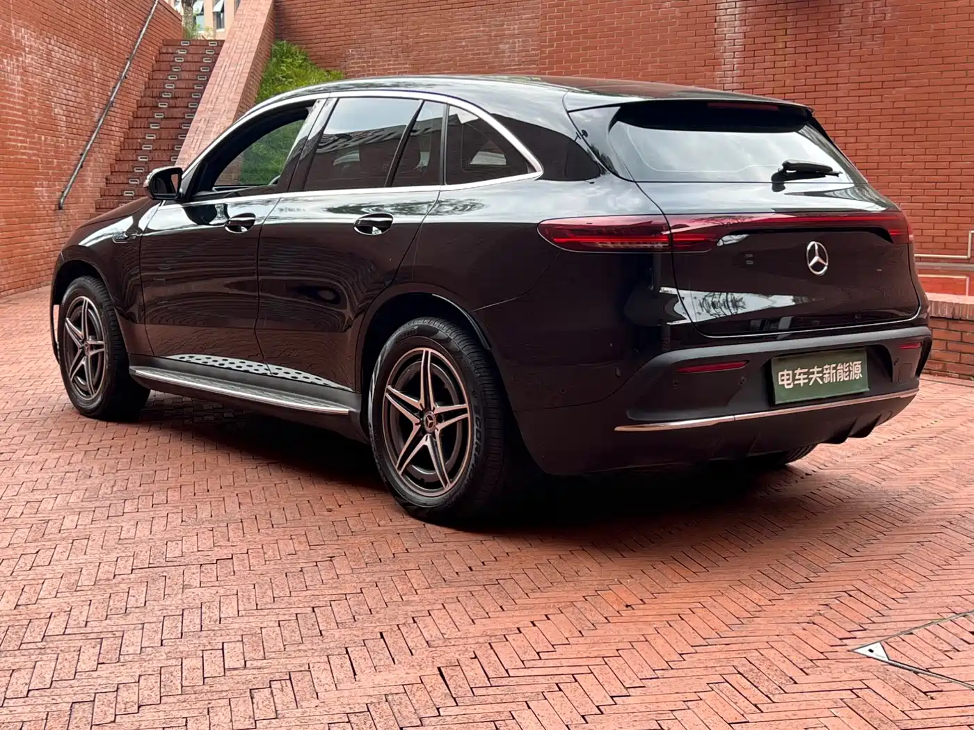 MERCEDES-BENZ EQC