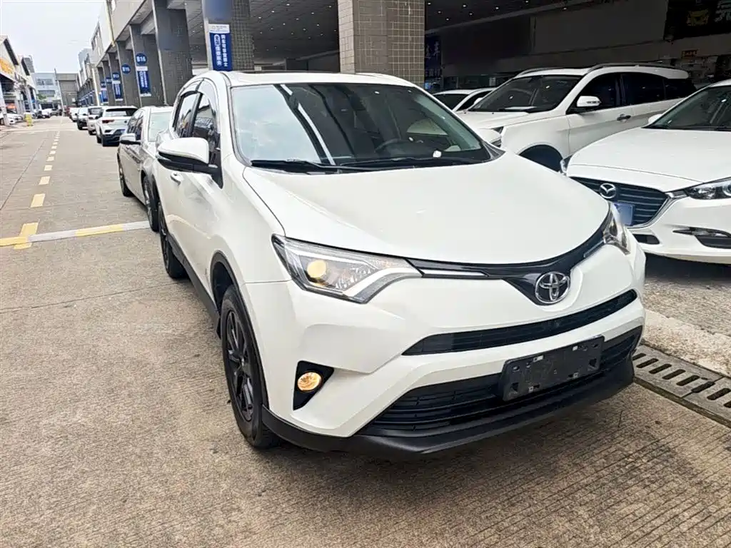 Toyota RAV4 Rongfang 2016 2.0L CVT 2WD Trend (China V) фото 4
