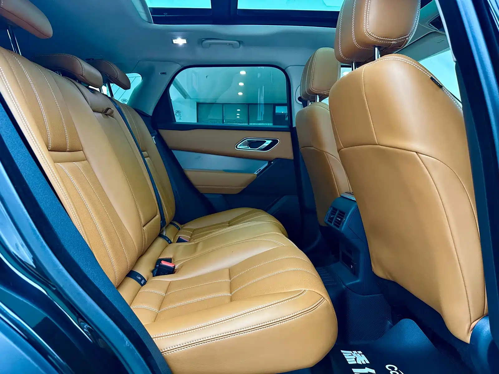 Фото 10 - Land Rover Range Rover Velar