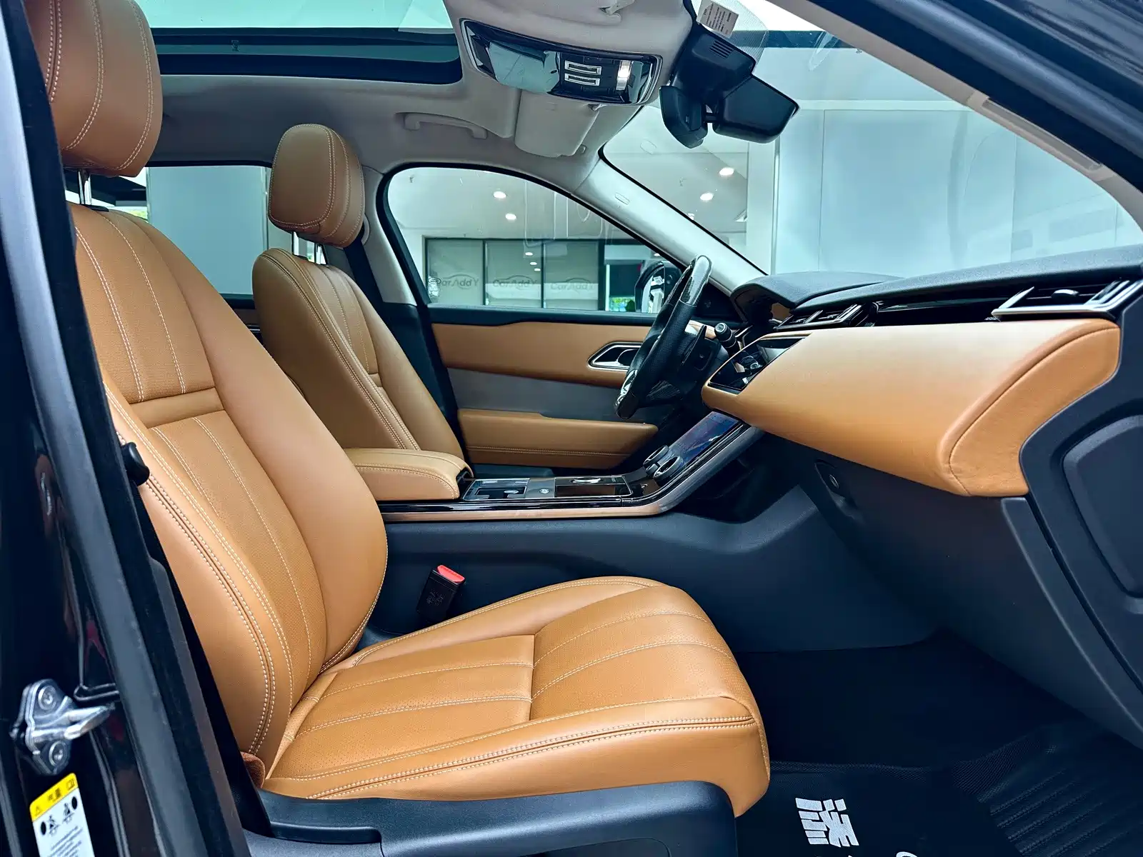 Фото 11 - Land Rover Range Rover Velar