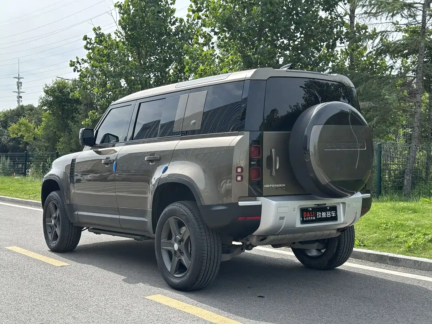 Land Rover Defender 2020 Model 110 P400 HSE фото 5