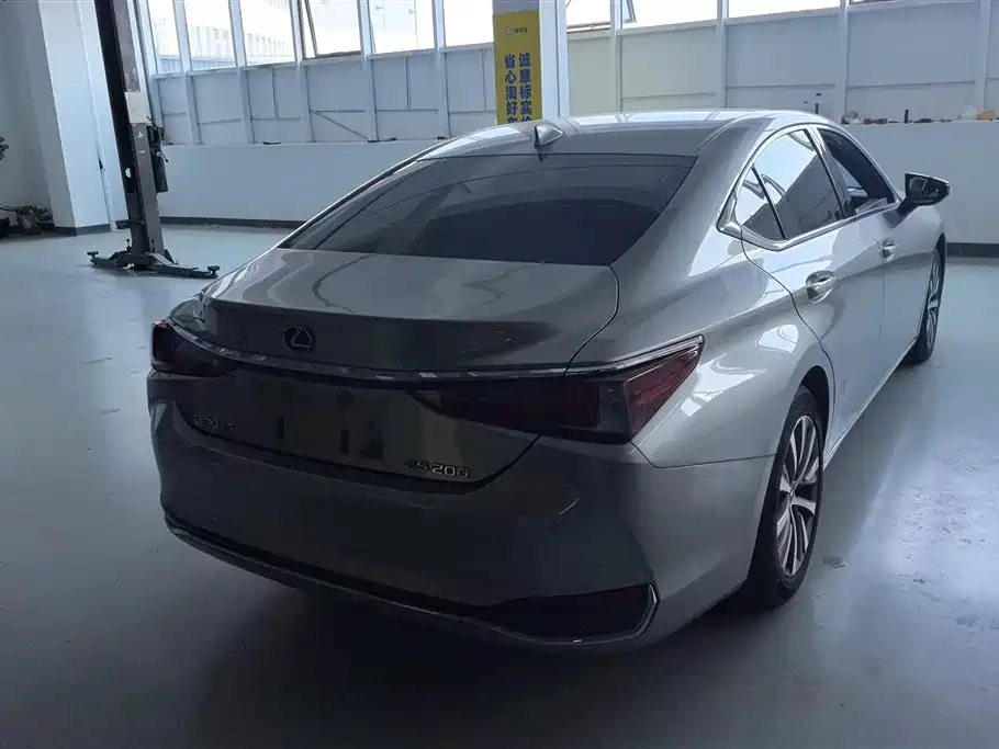 Lexus ES 2018 200 Excellence Edition (China VI) фото 3