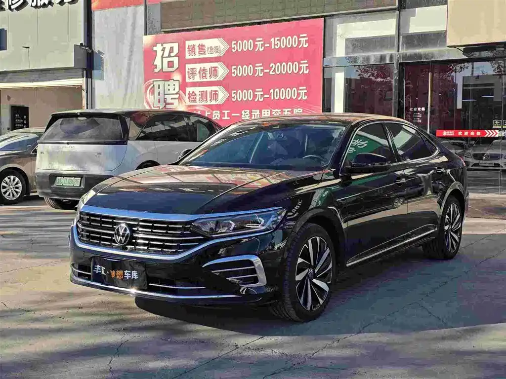 Volkswagen Passat 2023 Facelift 330TSI Luxury Edition фото 2