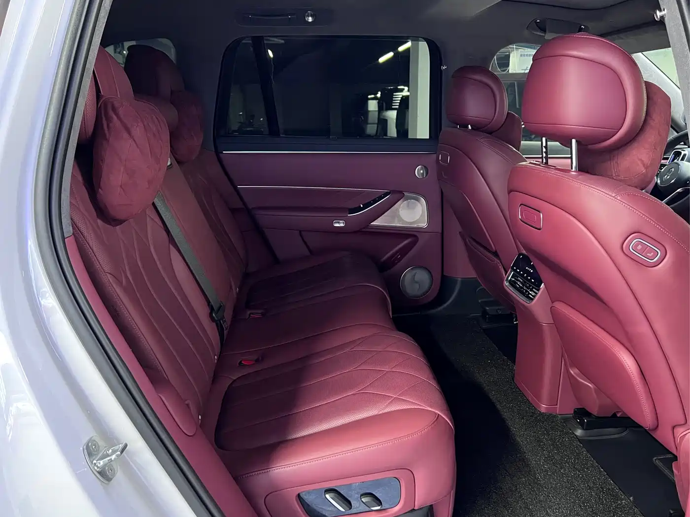 AITO Wenjie AITO M8 2025 Range Extender Max+ Edition 53.4kWh 5-seater фото 5