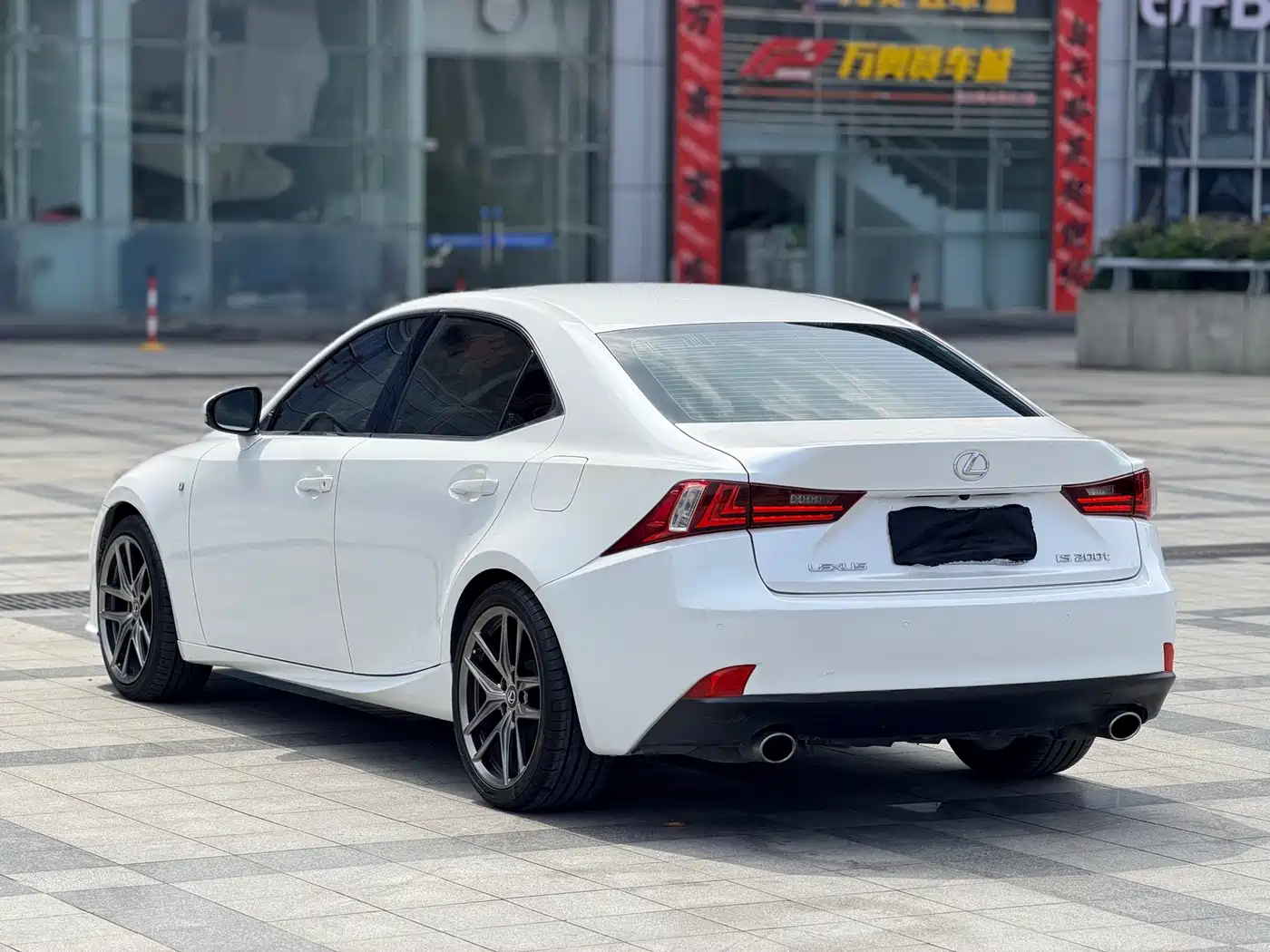 LEXUS IS