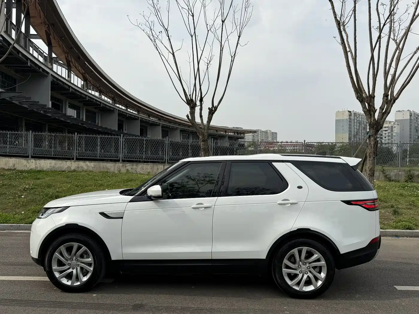 Land Rover Discovery 2018 3.0 SC V6 HSE фото 10