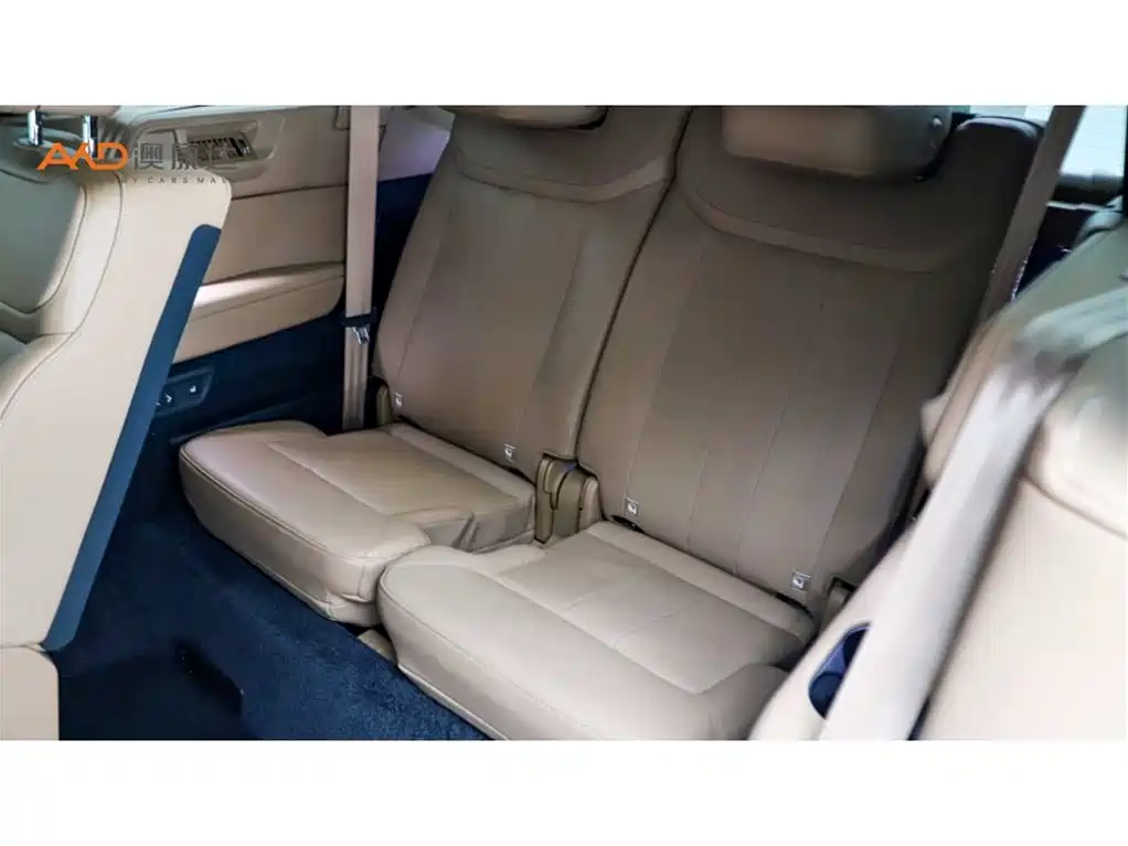 Land Rover Range Rover 2024 3.0 L6 400PS Golden Age Extended 7-Seater фото 9