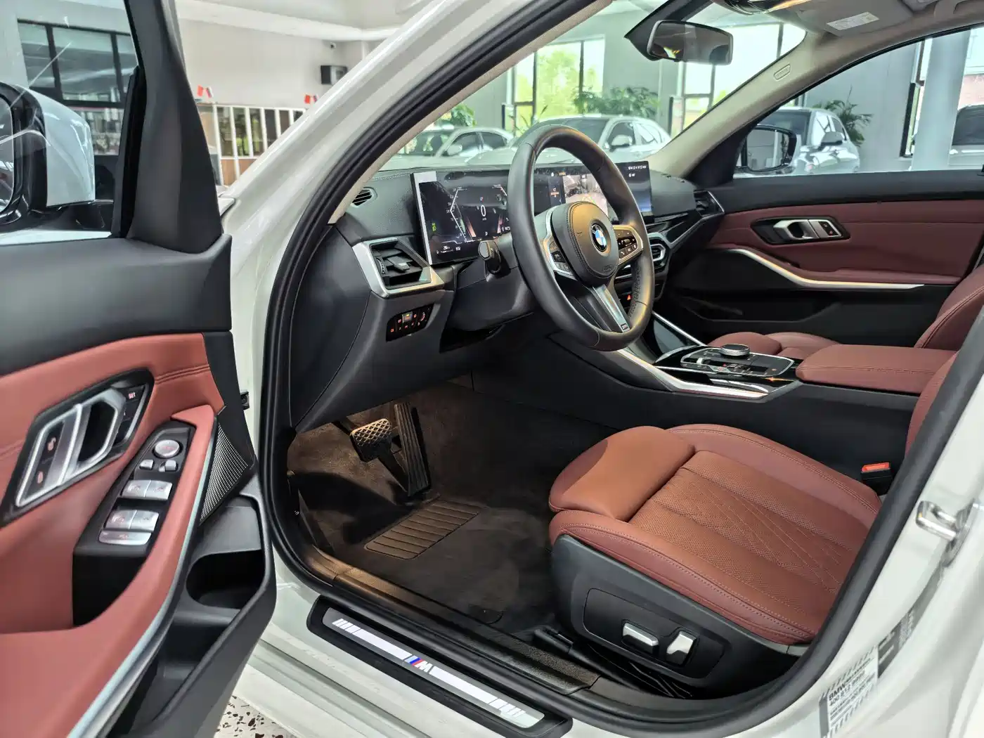 BMW 3 Series 2023 320Li M Sport Package фото 9