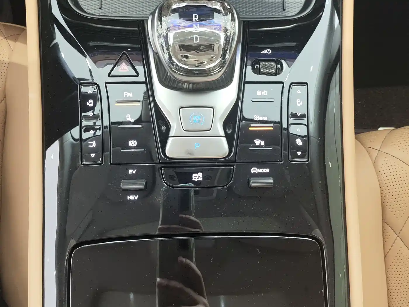 Denza D9 2024 DM-i 980 AWD Prestige фото 14