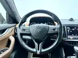 Photo 17 - Maserati Levante