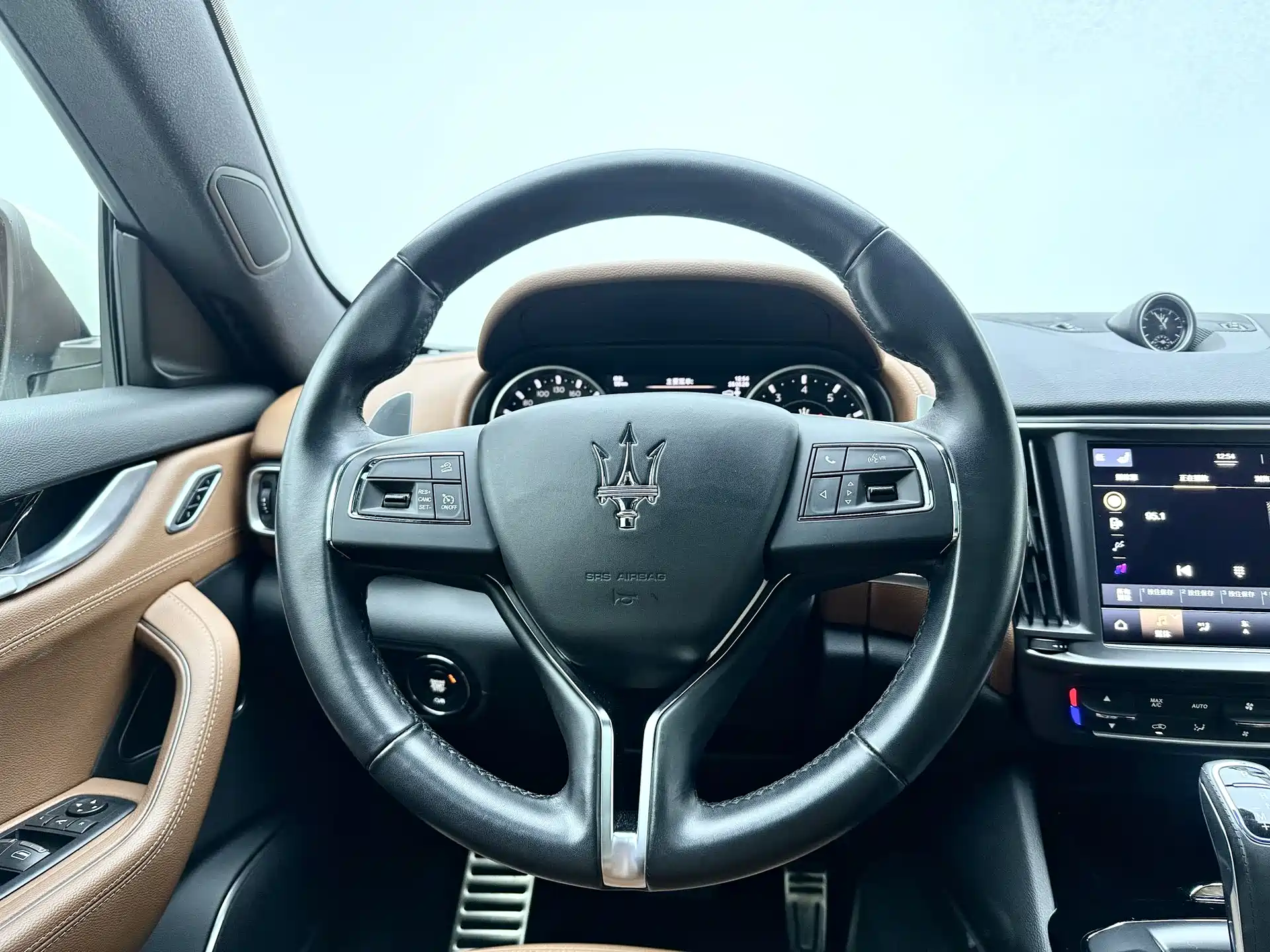 Photo 17 - Maserati Levante