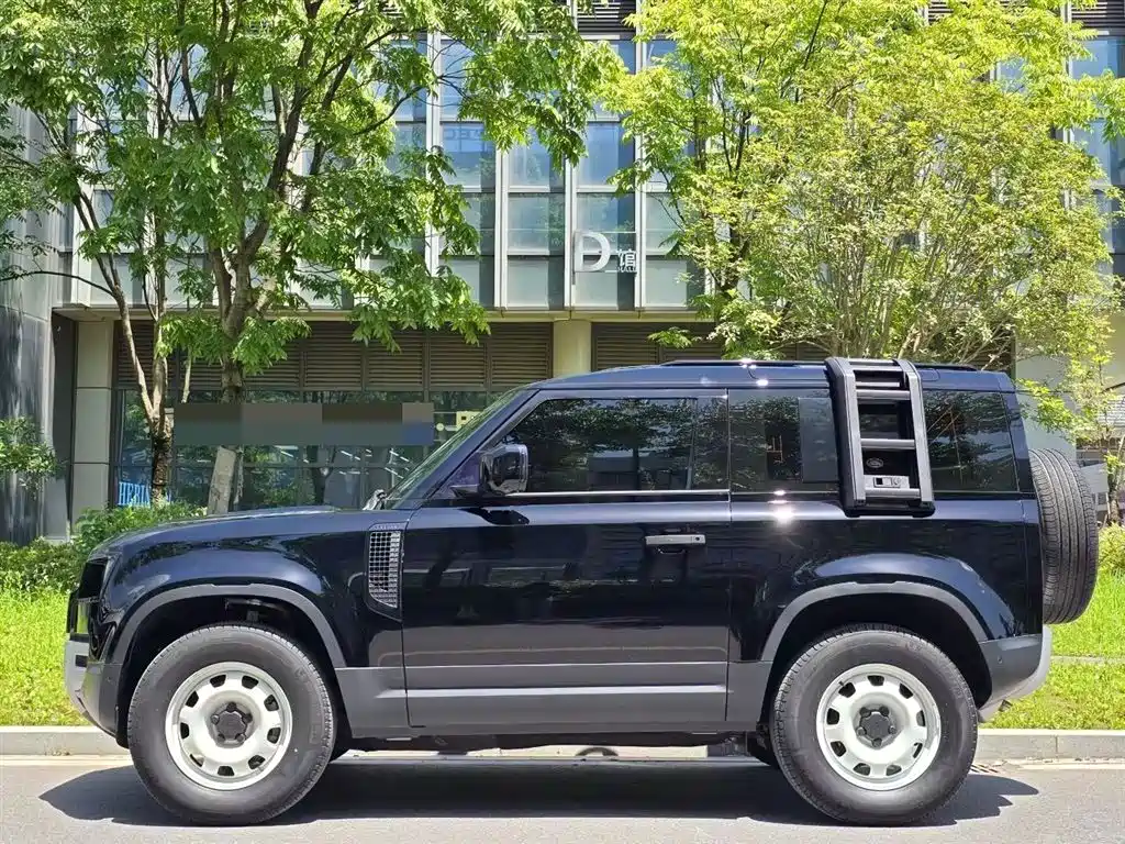Land Rover Defender 2022 Model 90 2.0T P300 SE фото 2