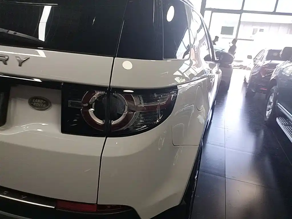 Land Rover Discovery Sport 2016 2.0T HSE фото 8
