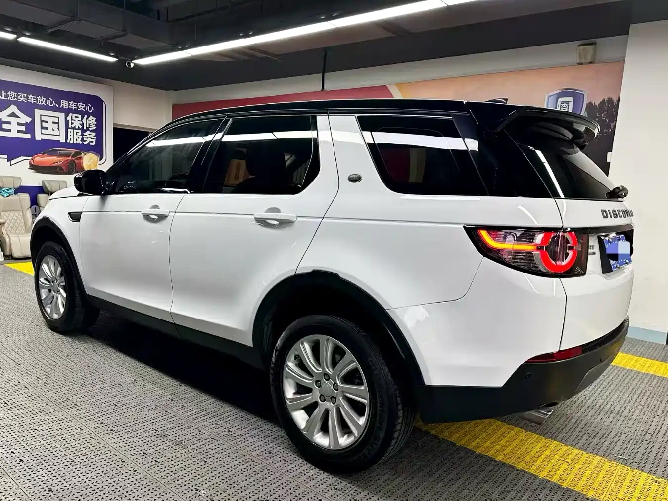 Land Rover Discovery Sport 2017 2.0T SE фото 3