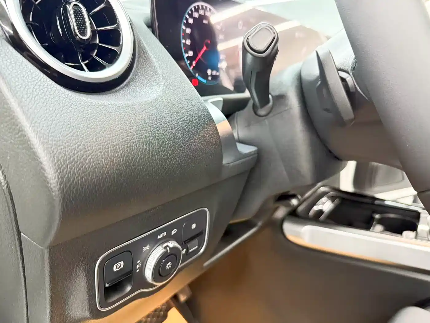 Mercedes-Benz GLB 2023 GLB 200 Dynamic фото 11