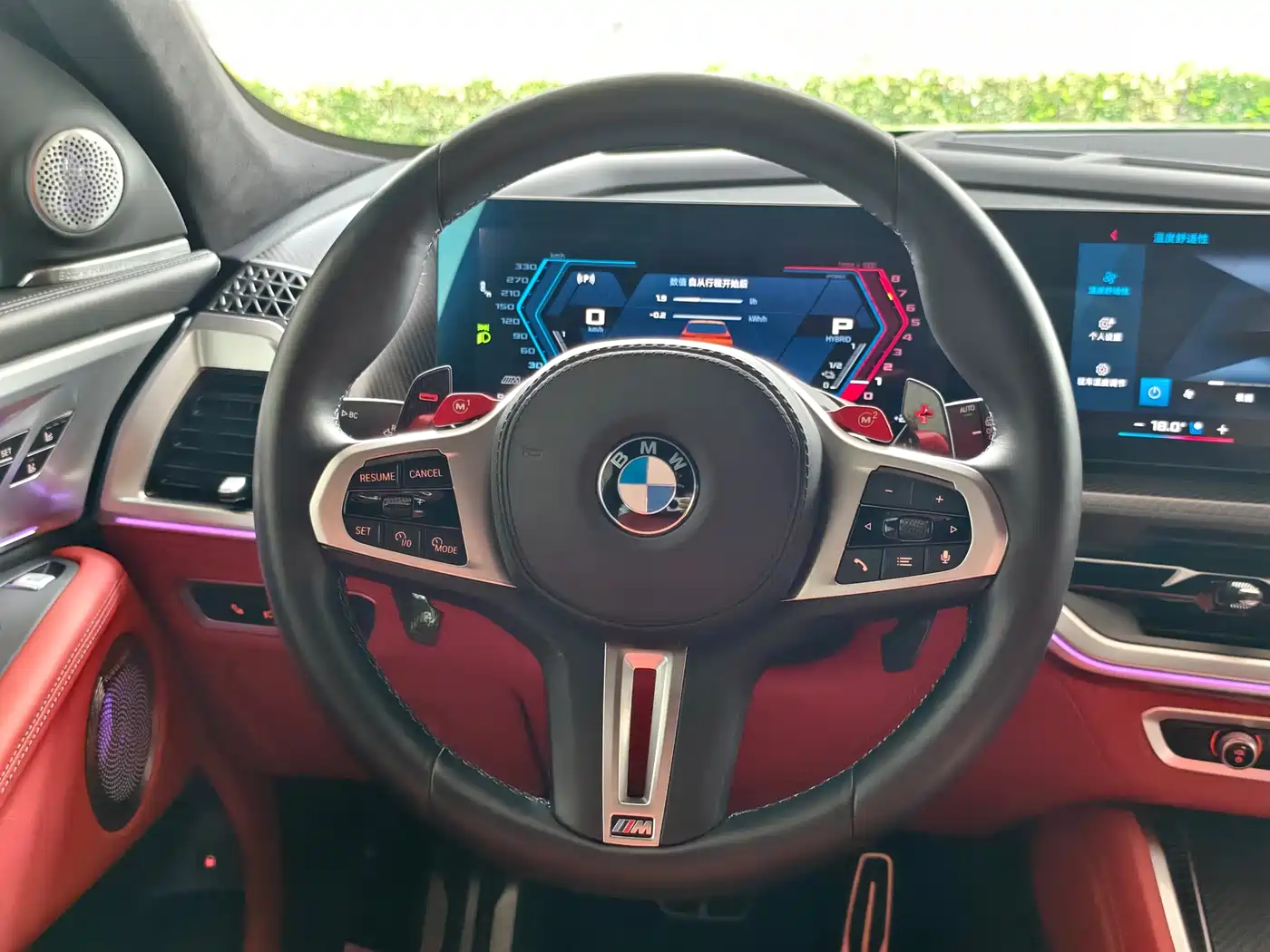 BMW XM 2023 50e фото 20