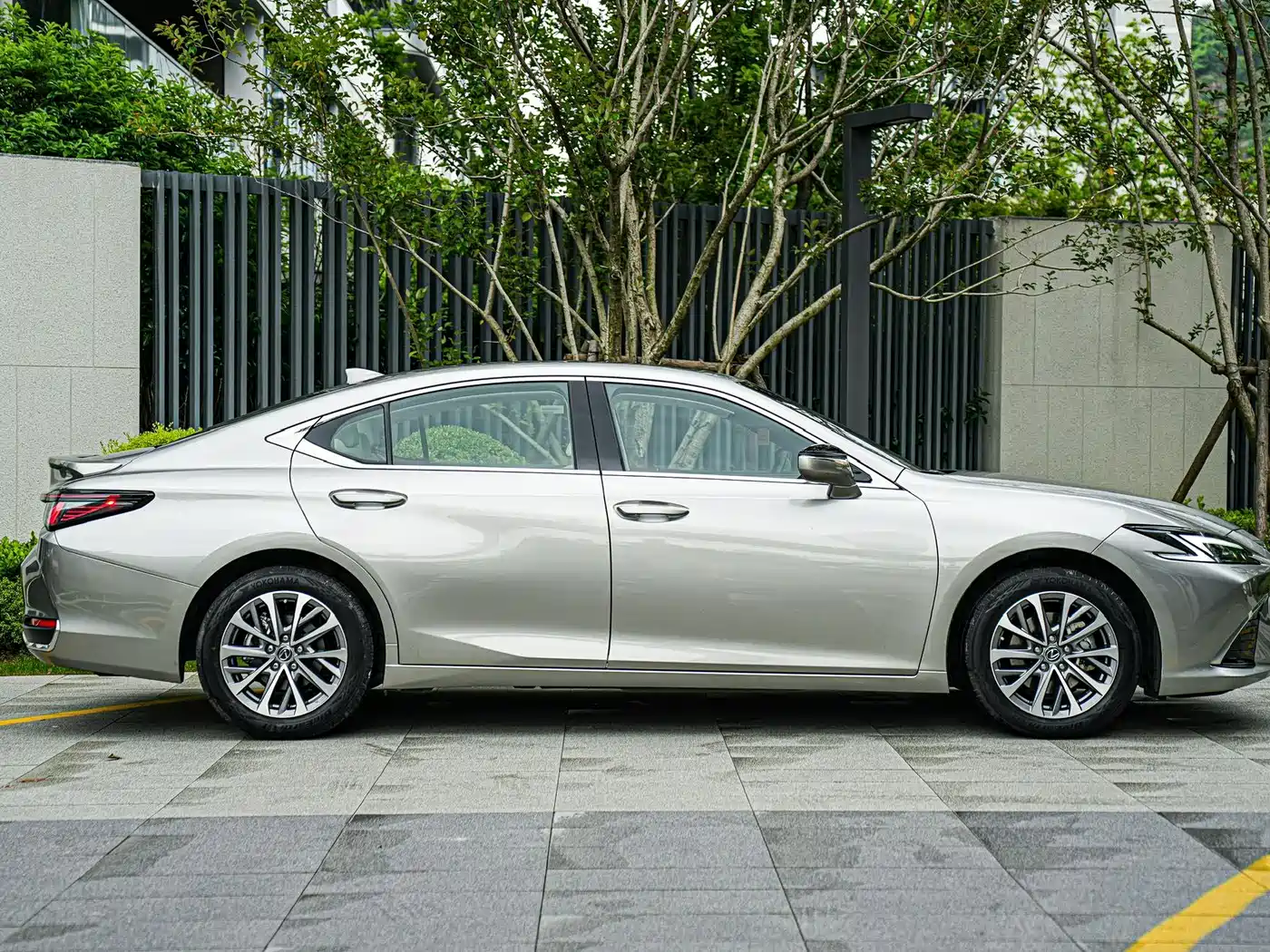 Lexus ES 2025 300h Ultimate Edition фото 7