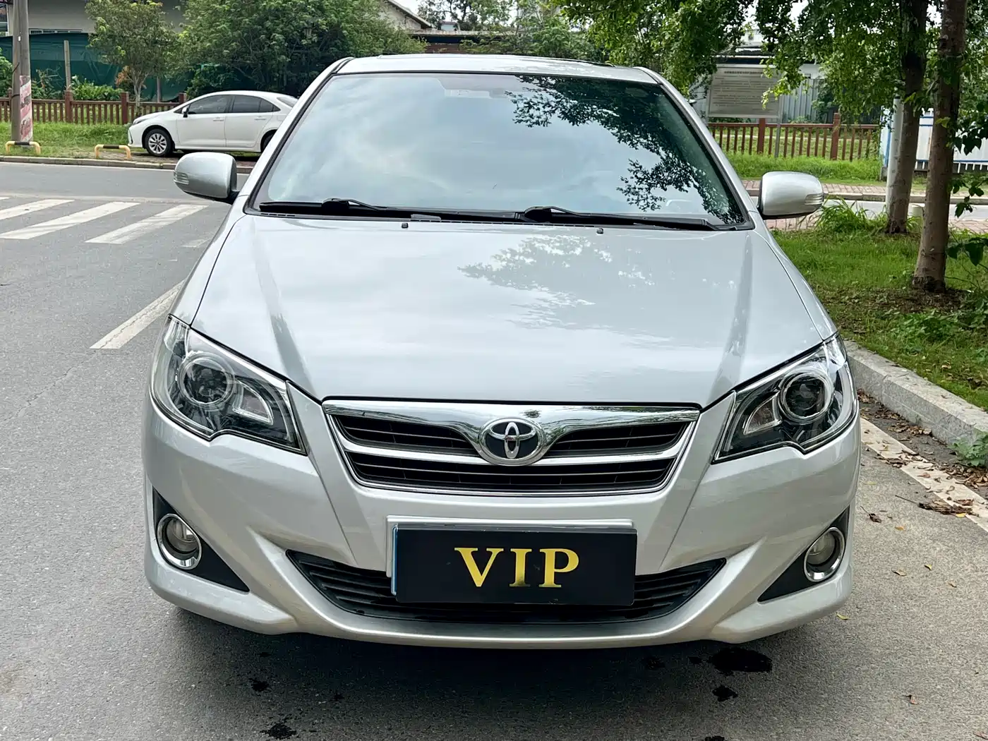 Toyota Corolla 2013 1.6L Automatic Excellence Edition фото 2