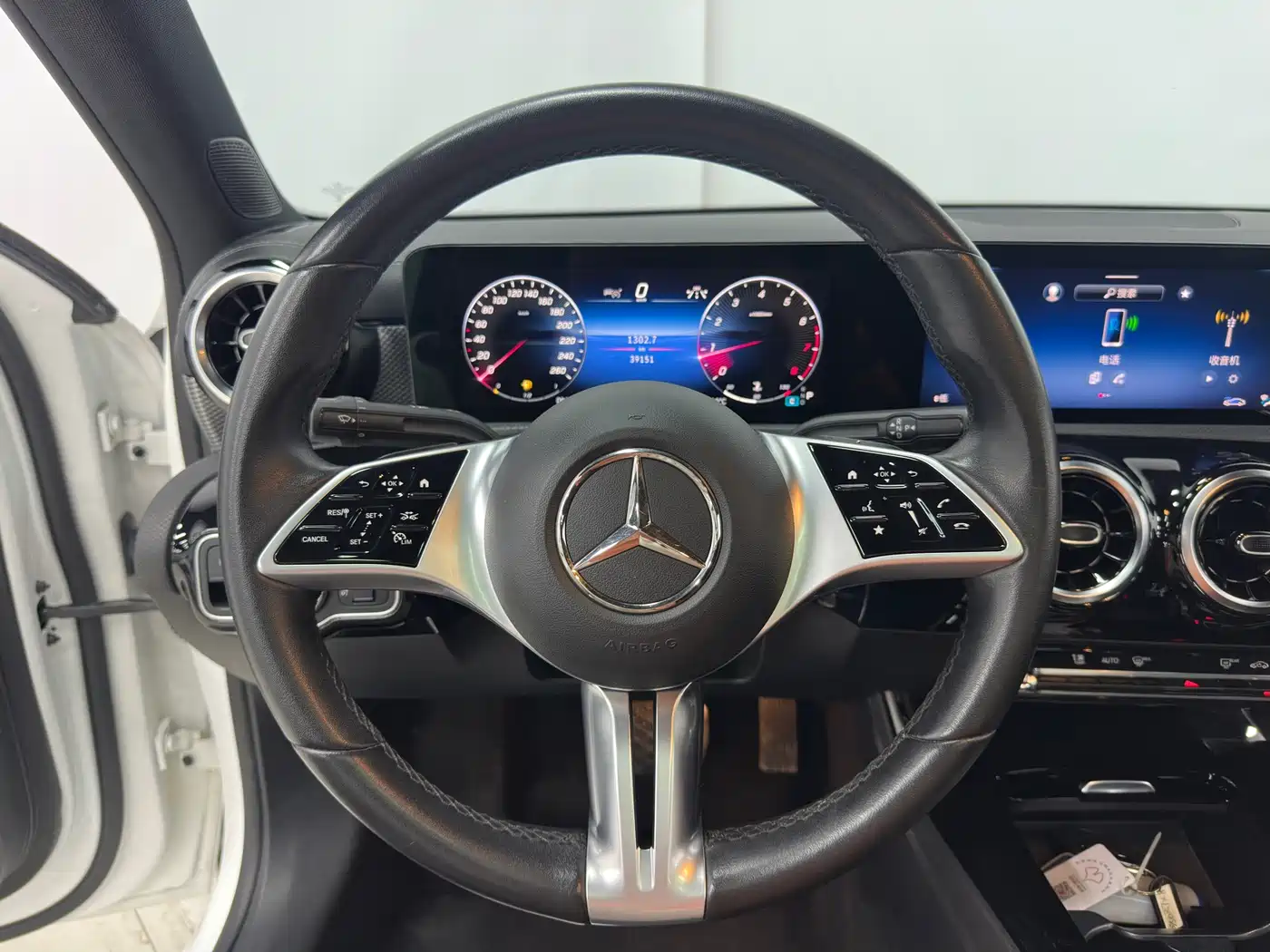Mercedes-Benz A-Class 2023 A 180 L фото 14