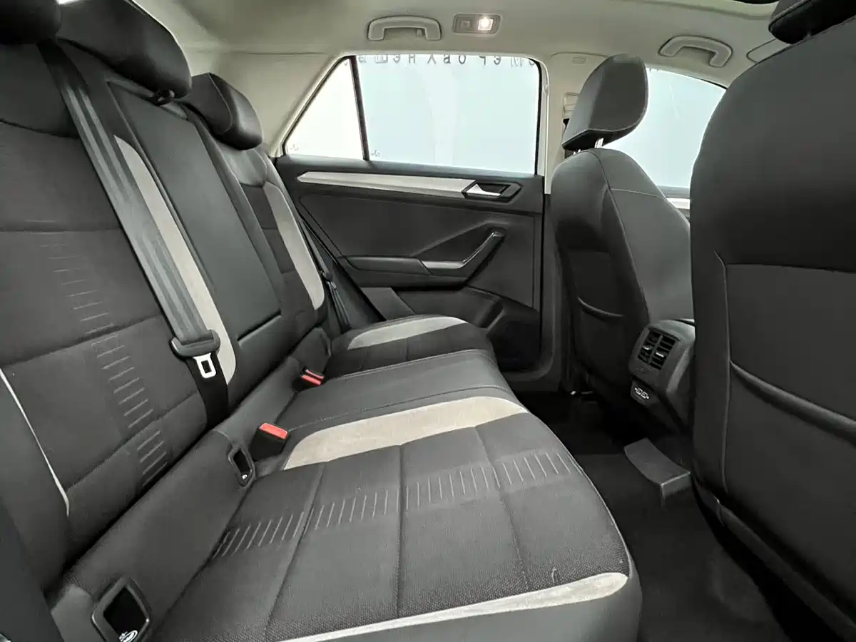 VOLKSWAGEN T-ROC EXPLORING SONGS