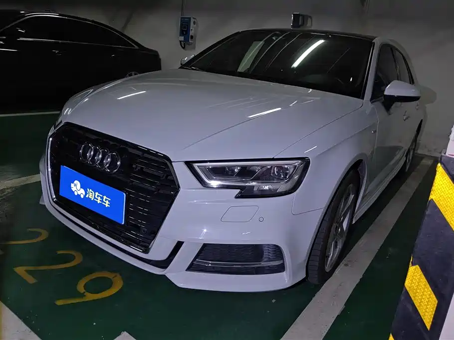 Audi A3 2018 30th Anniversary Sportback 35 TFSI Fashion
