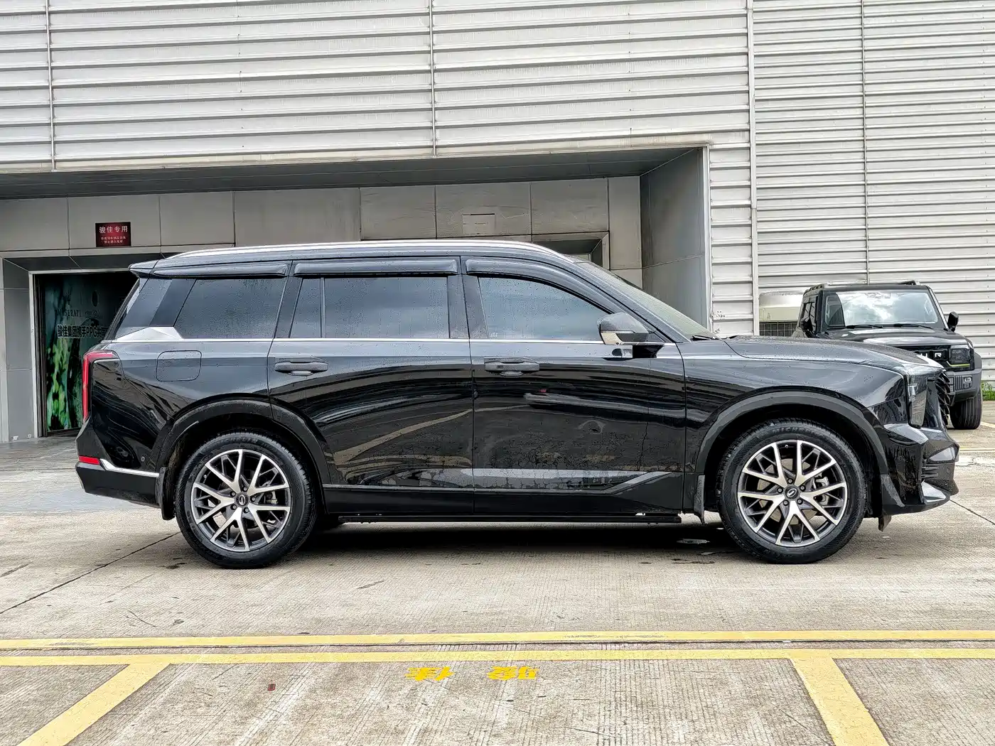 GAC Trumpchi Trumpchi GS8 2022 Pilot Series 2.0TGDI 2WD Premium Edition (7-Seater) фото 4