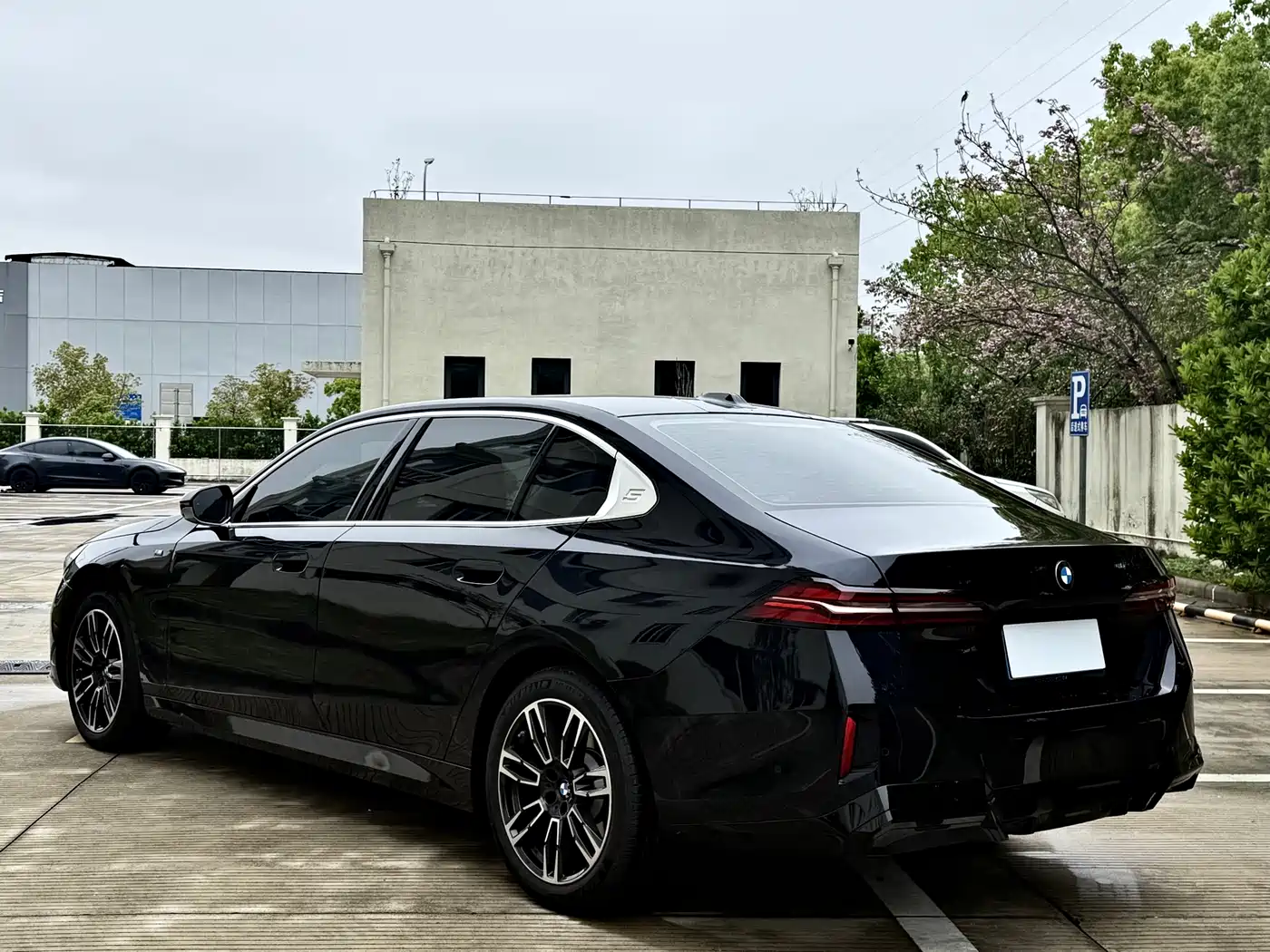 BMW 5 Series 2024 525Li Luxury Package фото 14