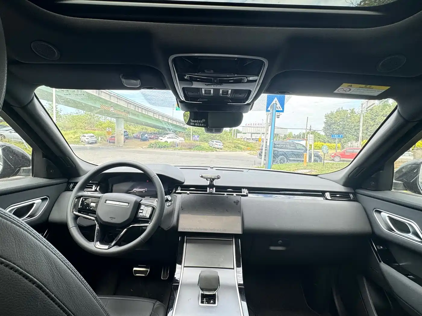 Land Rover Range Rover Velar 2024 Dynamic SE фото 9