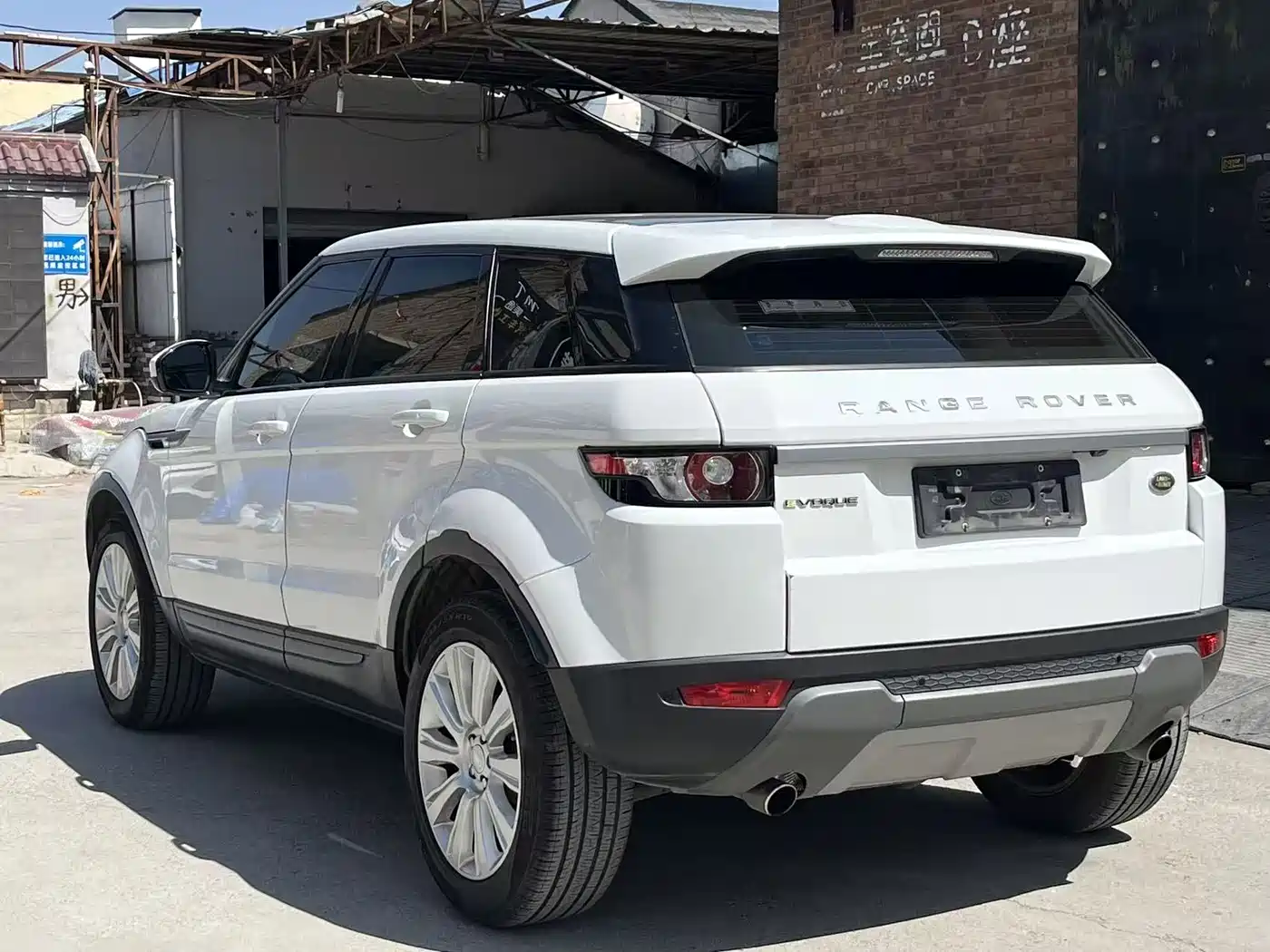 Land Rover Range Rover Evoque 2015 2.0T 5-Door Intelligent Edition фото 7