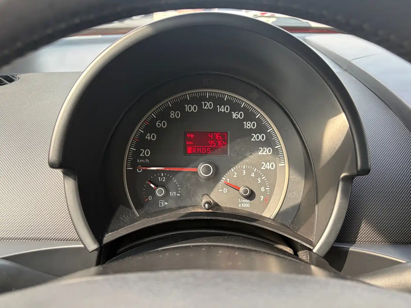 Volkswagen Beetle 2010 Model 2.0 BlackOrange Comfort Edition фото 8