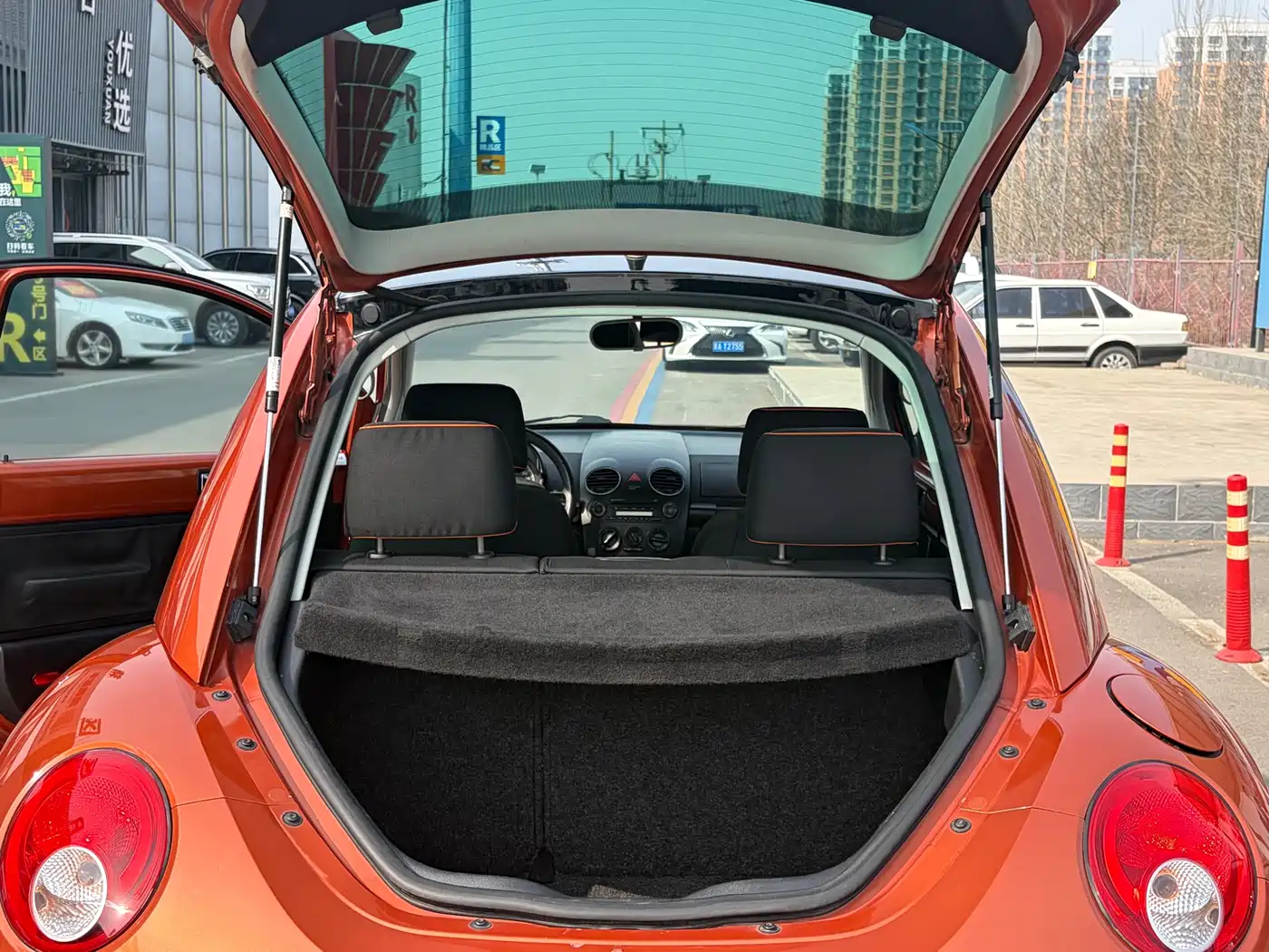 Volkswagen Beetle 2010 Model 2.0 BlackOrange Comfort Edition фото 13