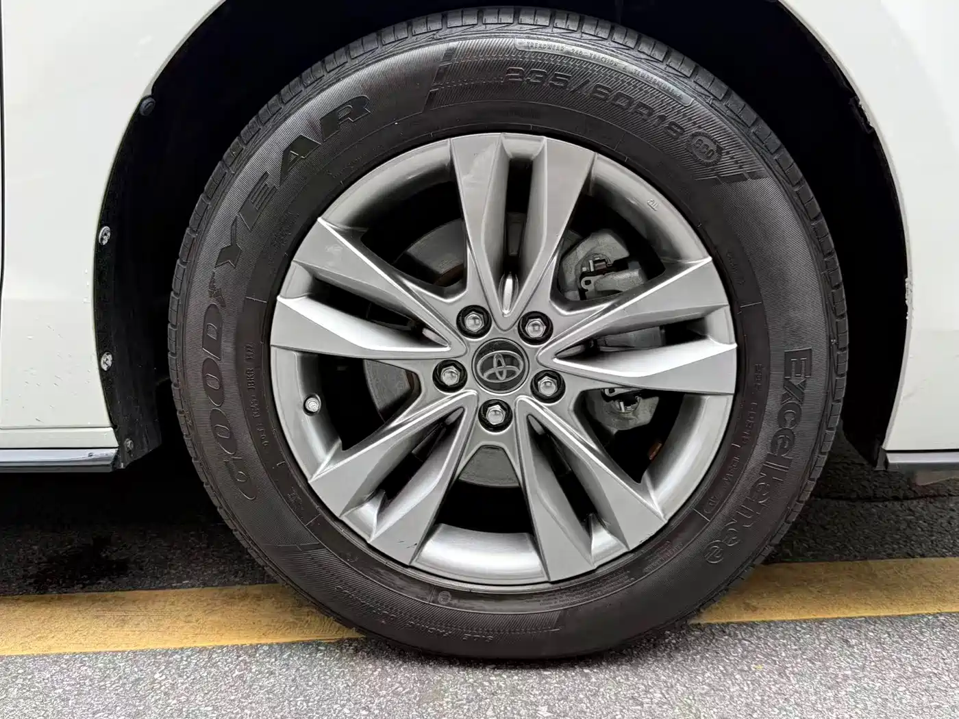 Toyota Sienna 2021 2.5L Hybrid Platinum Edition фото 6