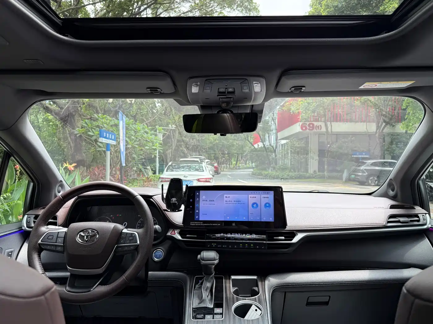 Toyota Sienna 2021 2.5L Hybrid Platinum Edition фото 11