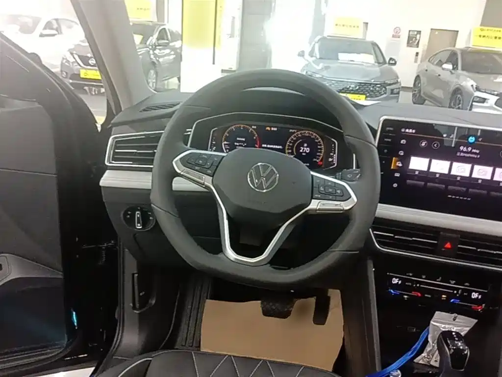 Volkswagen Tiguan L 2024 Outstanding 300TSI Auto 2WD Dragon Soaring Edition фото 11