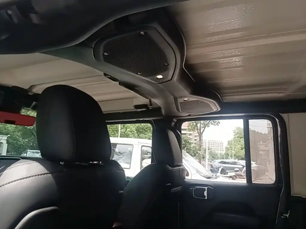 Jeep Wrangler 2025 2024 Model 2.0T Sahara Four-Door Version