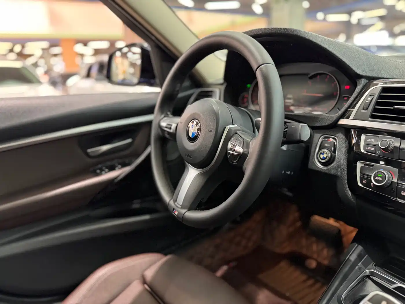 BMW 3 Series 2018 320Li M Sport Black Night Edition фото 38