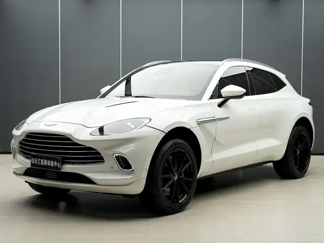 ASTON MARTIN DBX
