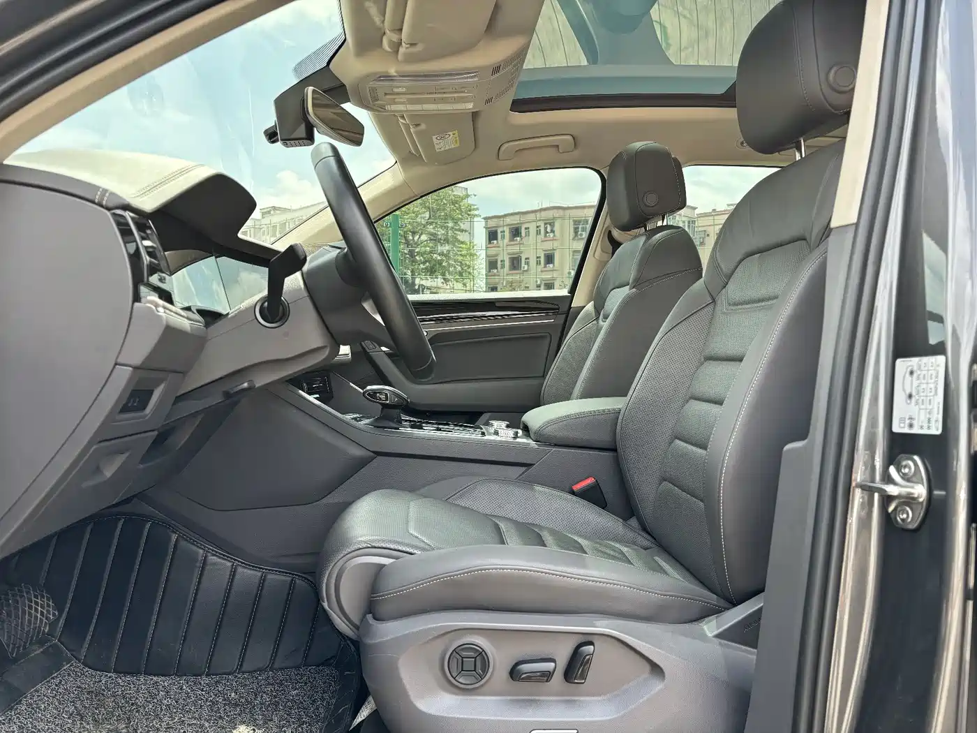 Volkswagen Touareg 2020 2.0TSI Rui Shang Edition China VI фото 15