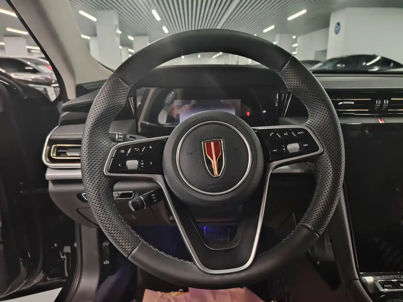 Hongqi H5 2024 1.5T HEV Smart Connect Flag Rhythm Edition фото 7