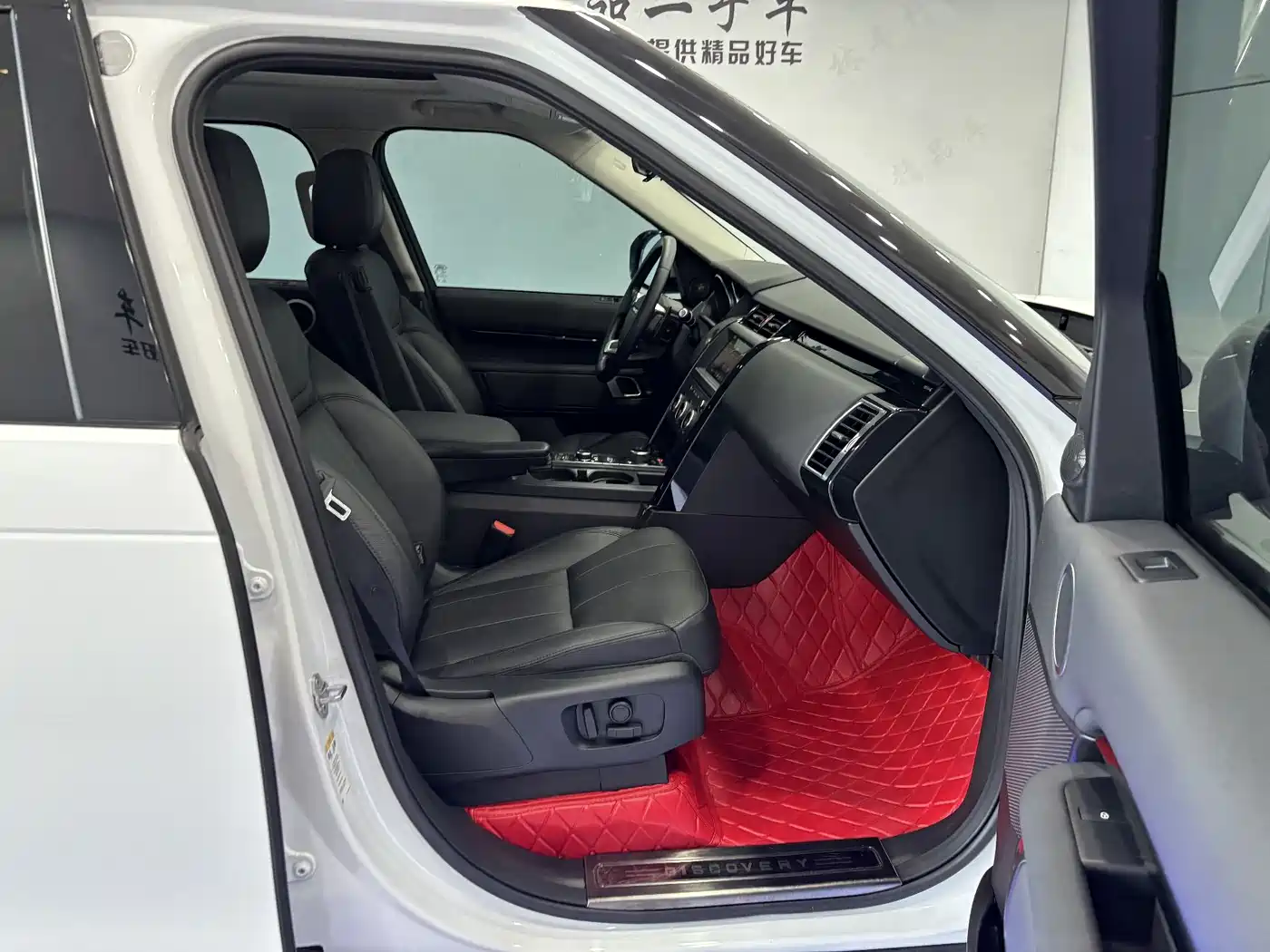 Land Rover Discovery 2017 3.0 SC V6 SE фото 24